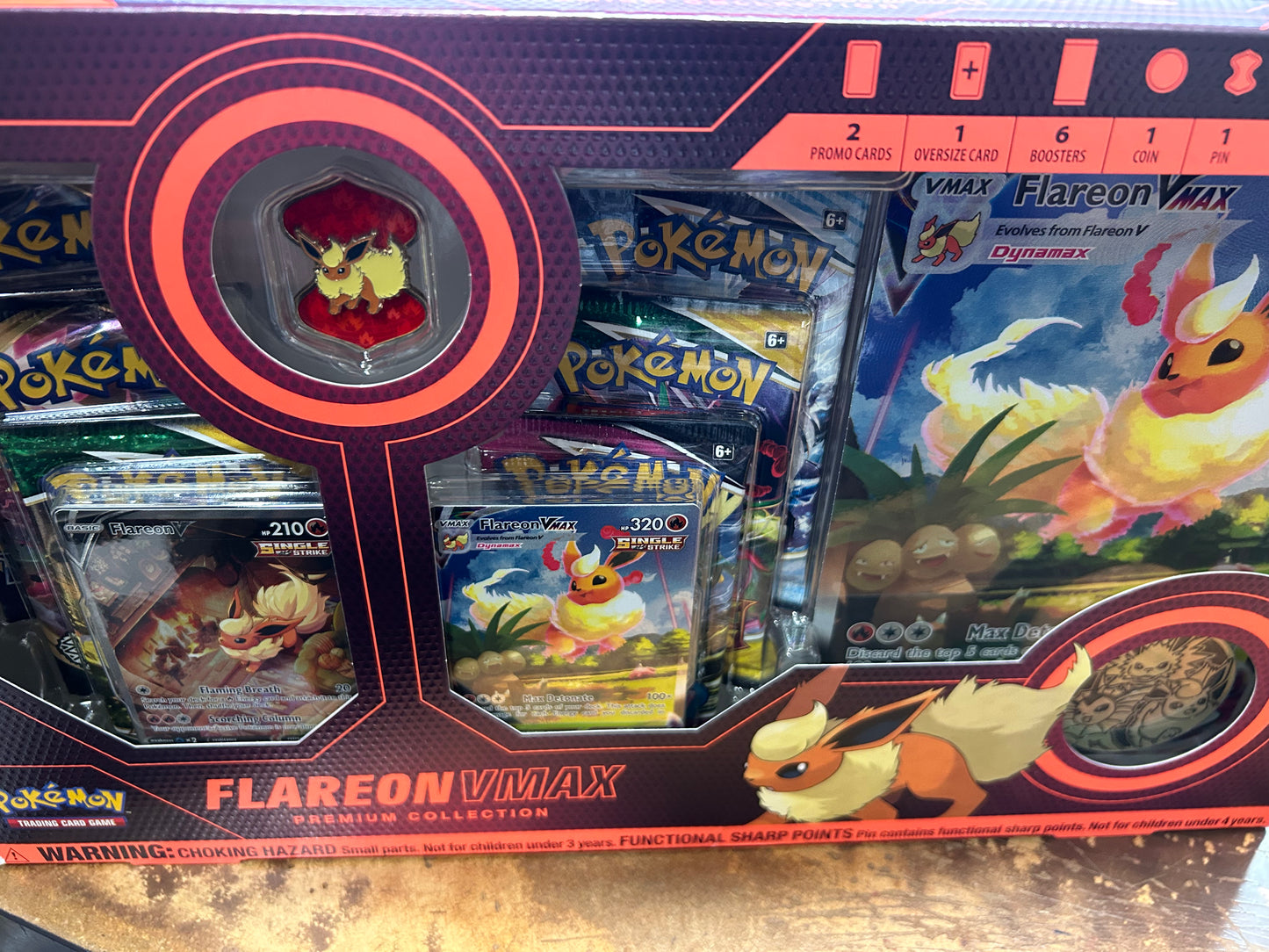 FLAREON VMAX PREMIUM COLLECTION