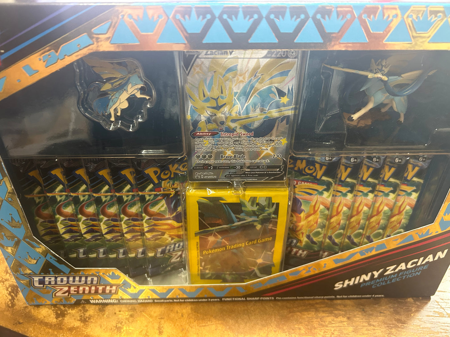 CROWN ZENITH SHINY ZACIAN PREMIUM FIGURE COLLECTION